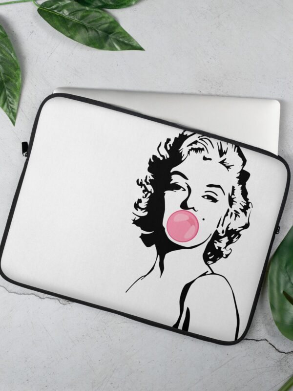 Marilyn Monroe inspired laptop sleeve. Iconic pose & smile design captures her timeless allure, turning tech into art. 